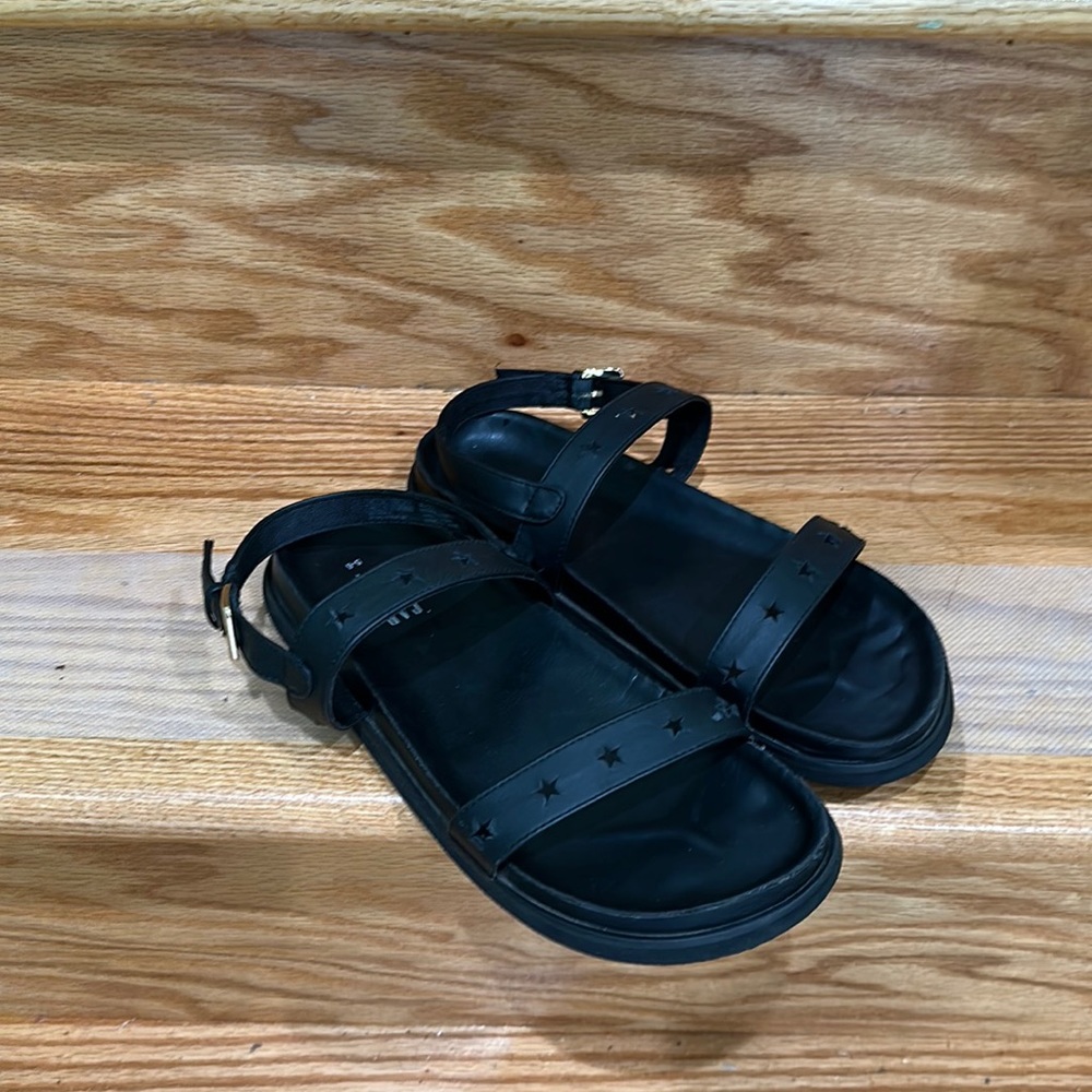 Gap girls faux leather sandals